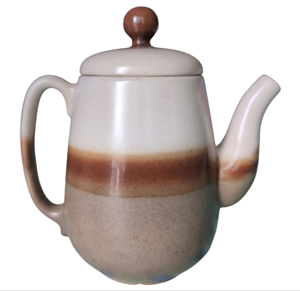 Elegant Ceramic Teapot with Lid